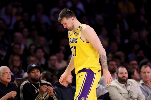 胜亿配资  名记：湖人对东契奇的续约情况有些紧张 若他不续约恐引疯狂追求