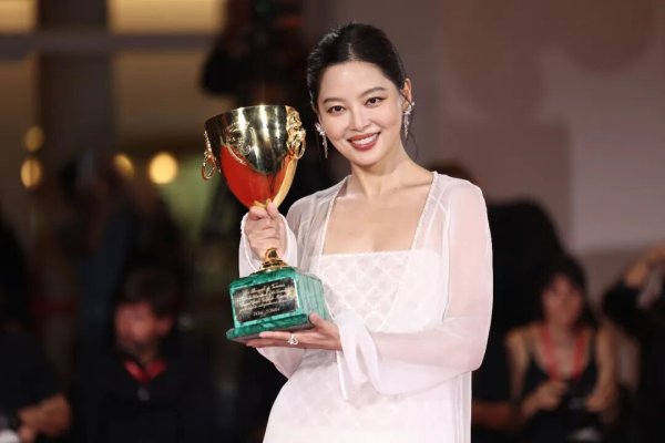 云燚网 增城出品！辛芷蕾凭《日掛中天》获威尼斯电影节最佳女演员奖